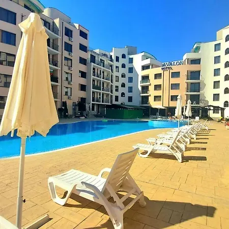 Menada Avalon Daire